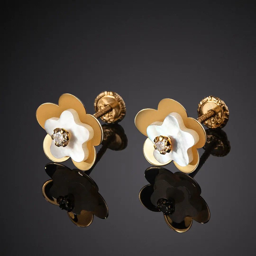 Aretes de oro 14k Broquel Agua de flor con oro amarillo, madre perla y circonia GIALLO JEWELRY