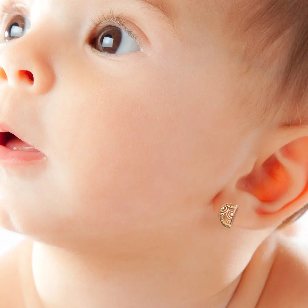 Aretes de oro 14k Broquel Hoja minimalista con oro amarillo GIALLO JEWELRY