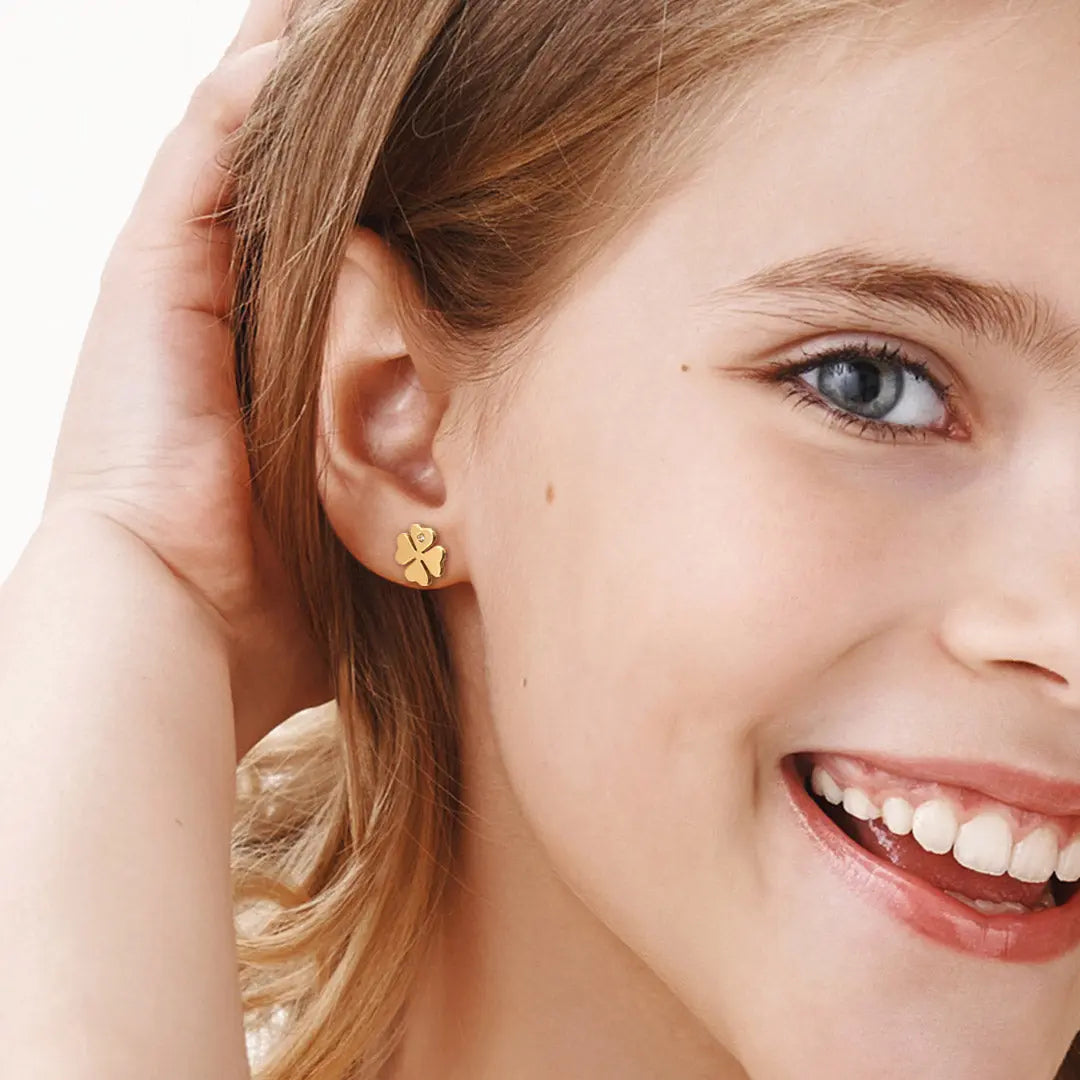 Aretes de oro 14k Broquel Trébol con oro amarillo y zirconia GIALLO JEWELRY