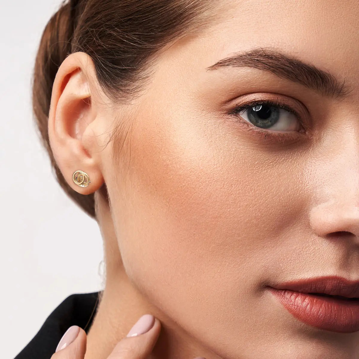 Aretes de oro 14K broquel Círculos entrelazados oro amarillo GIALLO JEWELRY