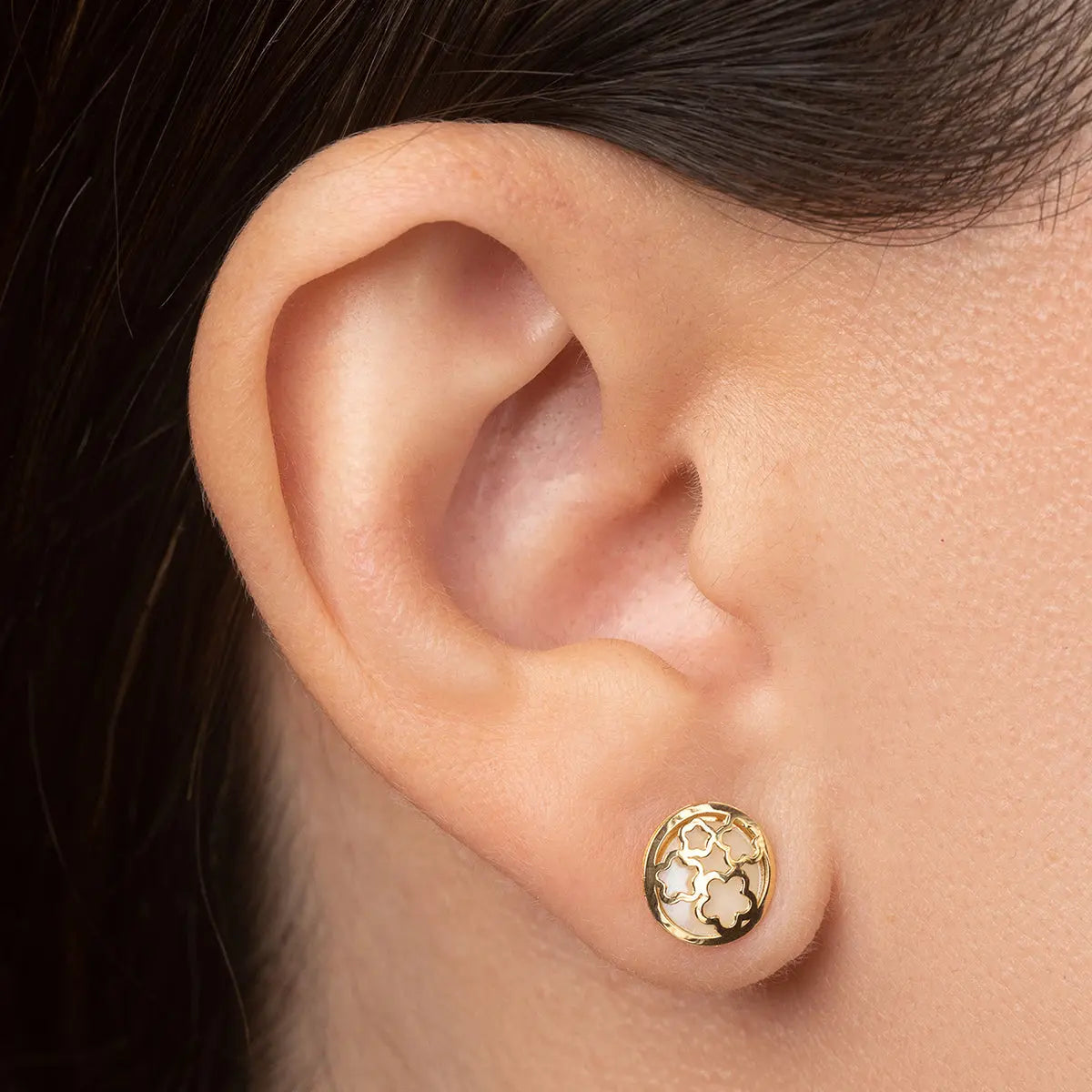 Aretes de oro 14k Broquel Red Floral con oro amarillo y madre perla GIALLO JEWELRY