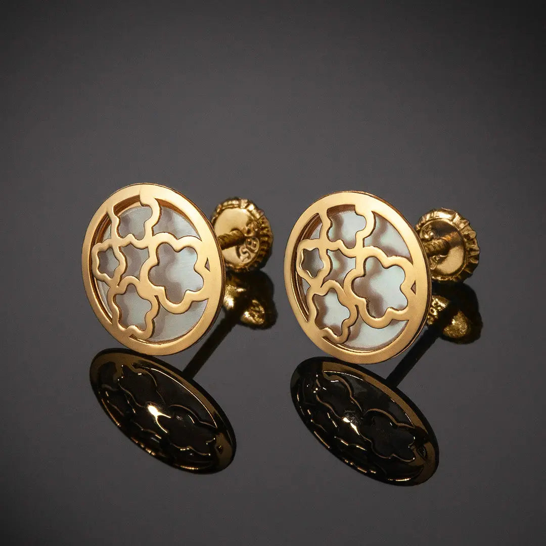 Aretes de oro 14k Broquel Red Floral con oro amarillo y madre perla GIALLO JEWELRY