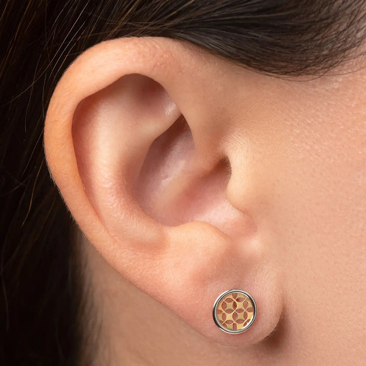 Aretes de oro 14k Broquel Sello de Arlequin con oro amarillo y oro blanco GIALLO JEWELRY